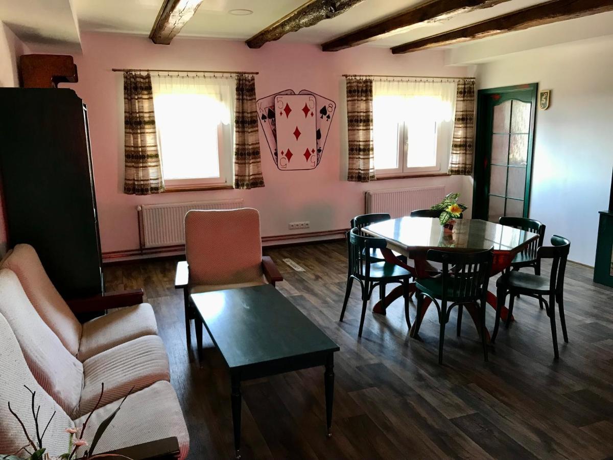 Bendovsky Dvur Bed & Breakfast Dusniky Bagian luar foto
